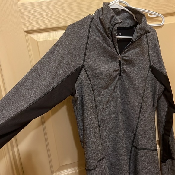 NWOT Pullover for Workouts - Picture 3 of 4
